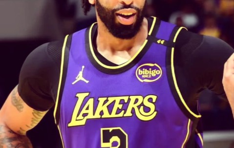 开云官网-浓眉哥迎来十二赛季出色发挥，加拿大队观众热烈欢呼！