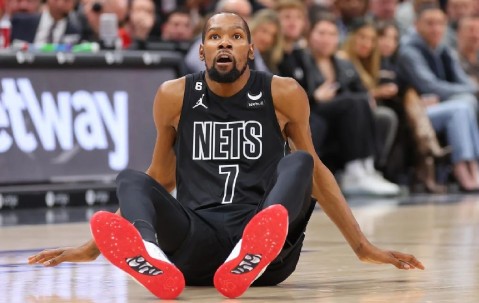 开云-包含杜兰特重返赛场，领先优势明显首场状态出色，公牛观众沸腾！的词条