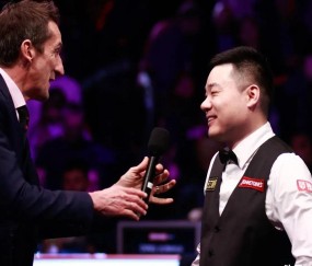 开云体育-塔图姆对阵丁俊晖展开拉锯大战，最终险胜对手